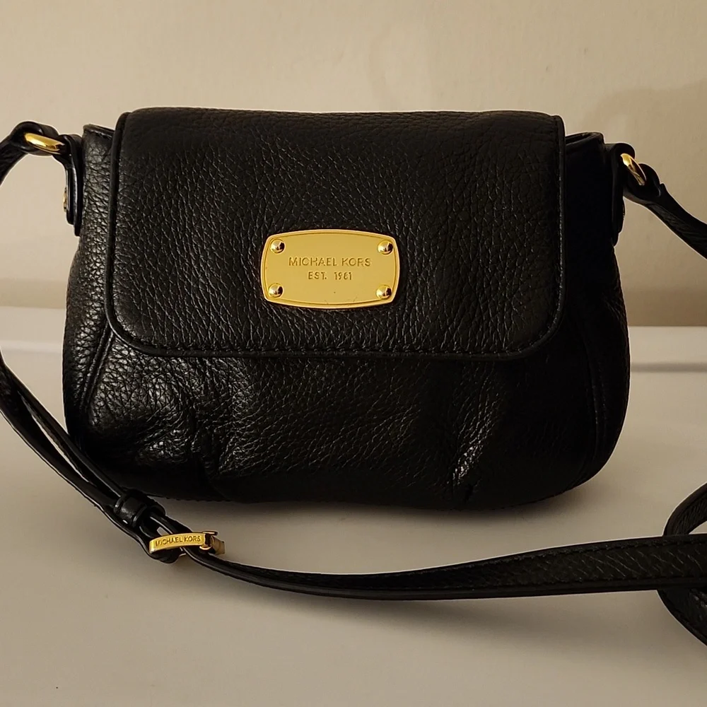 Michael Kors Leather Crossbody w/Free Fossil Cardholder